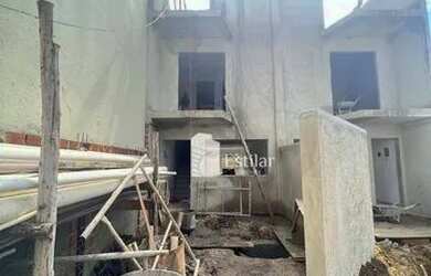 Imagem: A casa possui 3 Dormitórios, 2 Banheiros, 1 Vaga na garagem