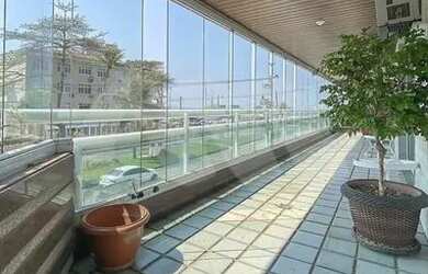 Imagem: O apartamento possui 4 Dormitórios, 5 Banheiros, 3 Vagas na