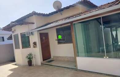 Imagem: A casa possui 3 Dormitórios, 2 Banheiros, 5 Vagas na garagem