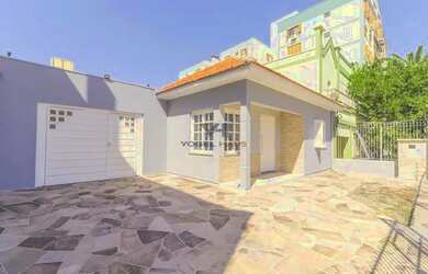 Imagem: A casa possui 2 Dormitórios, 2 Banheiros, 3 Vagas na garagem