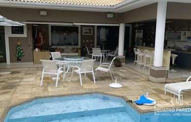 Imagem: A casa em condomínio possui 4 Dormitórios, 5 Banheiros, 4