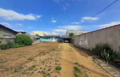 Imagem: A casa possui 2 Dormitórios, 1 Banheiro, 1 Vaga na garagem