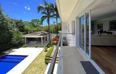 Imagem: A casa em condomínio possui 4 Dormitórios, 5 Banheiros, 5