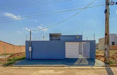 Imagem: A casa em condomínio possui 3 Dormitórios, 2 Banheiros, 2