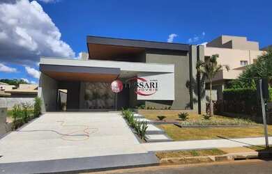 Imagem: A casa em condomínio possui 4 Dormitórios, 5 Banheiros, 2