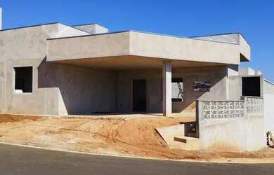 Imagem: A casa em condomínio possui 3 Dormitórios, 3 Banheiros, 2