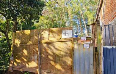 Imagem: A casa possui 2 Dormitórios, 1 Banheiro, 1 Vaga na garagem