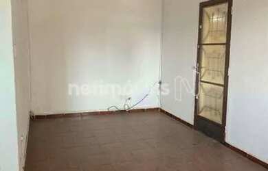 Imagem: A casa possui 4 Dormitórios, 2 Banheiros, 2 Vagas na garagem