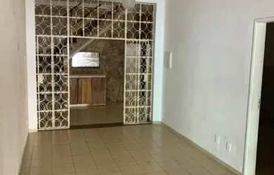 Imagem: A casa possui 5 Dormitórios, 2 Banheiros, 1 Vaga na garagem