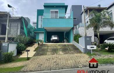 Imagem: A casa possui 3 Dormitórios, 5 Banheiros, 4 Vagas na garagem