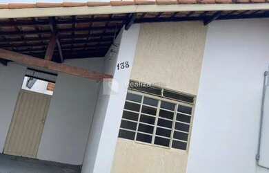 Imagem: A casa possui 2 Dormitórios, 1 Banheiro, 1 Vaga na garagem