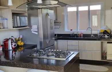 Imagem: A casa em condomínio possui 3 Dormitórios, 4 Banheiros, 4