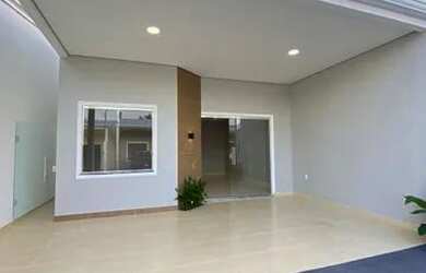 Imagem: A casa possui 2 Dormitórios, 2 Banheiros, 2 Vagas na garagem