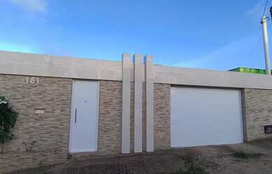 Imagem: A casa possui 3 Dormitórios, 3 Banheiros, 3 Vagas na garagem