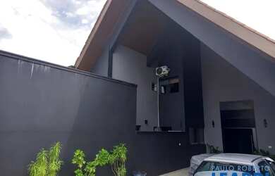 Imagem: A casa possui 4 Dormitórios, 5 Banheiros, 4 Vagas na garagem