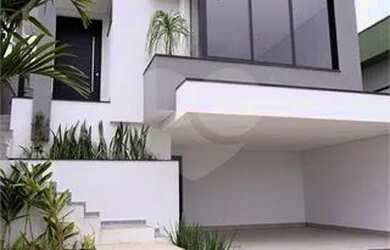 Imagem: A casa em condomínio possui 3 Dormitórios, 3 Banheiros, 253m²