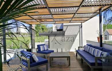 Imagem: A casa em condomínio possui 4 Dormitórios, 4 Banheiros, 4