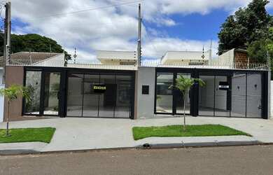 Imagem: A casa possui 3 Dormitórios, 2 Banheiros, 2 Vagas na garagem