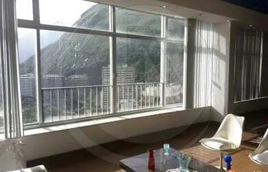 Imagem: O apartamento possui 3 Dormitórios, 3 Banheiros, 2 Vagas na