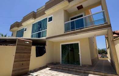 Imagem: A casa possui 4 Dormitórios, 2 Banheiros, 1 Vaga na garagem