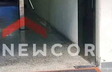 Imagem: O depósito possui 1 Vaga na garagem, 32m² de Área e está