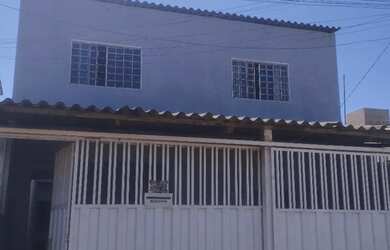 Imagem: A casa possui 5 Dormitórios, 3 Banheiros, 2 Vagas na garagem