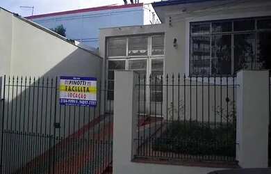 Imagem: A casa possui 3 Dormitórios, 2 Banheiros, 3 Vagas na garagem