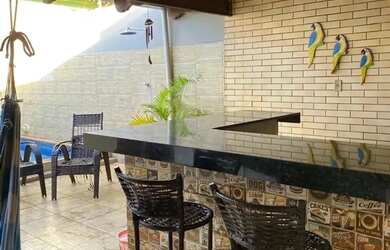 Imagem: A casa possui 3 Dormitórios, 2 Banheiros, 1 Vaga na garagem