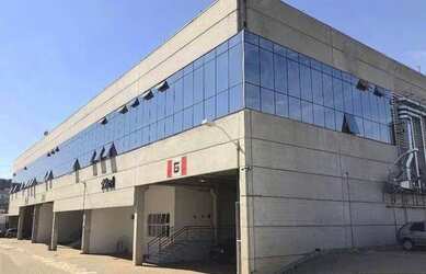 Imagem: O depósito possui 5 Vagas na garagem, 9.800m² de Área e