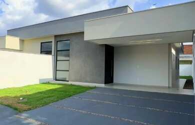 Imagem: A casa em condomínio possui 3 Dormitórios, 2 Banheiros, 3