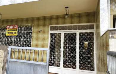 Imagem: A casa possui 4 Dormitórios, 4 Banheiros, 3 Vagas na garagem