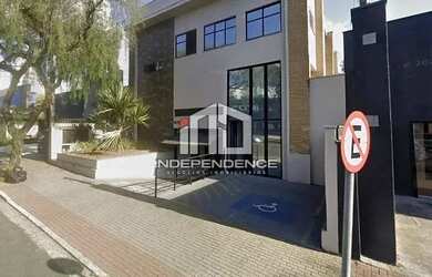 Imagem: O depósito possui 5 Vagas na garagem, 953m² de Área e está