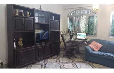 Imagem: A casa possui 3 Dormitórios, 2 Banheiros, 1 Vaga na garagem