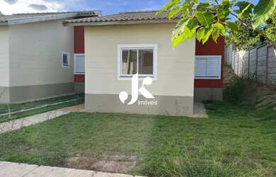 Imagem: A casa possui 2 Dormitórios, 1 Banheiro, 1 Vaga na garagem