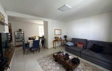 Imagem: O apartamento possui 2 Dormitórios, 2 Banheiros, 2 Vagas na