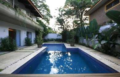 Imagem: A casa possui 5 Dormitórios, 5 Banheiros, 5 Vagas na garagem