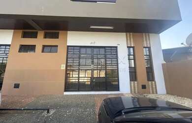 Imagem: O depósito possui 3 Vagas na garagem, 52m² de Área e está