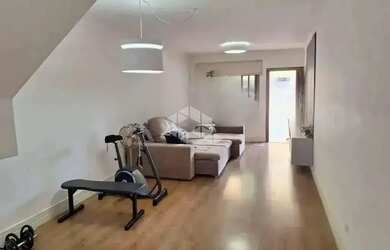 Imagem: A casa possui 3 Dormitórios, 4 Banheiros, 2 Vagas na garagem