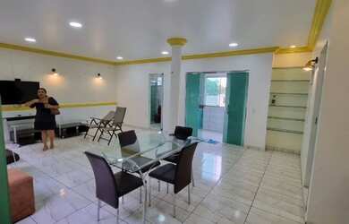 Imagem: O apartamento possui 5 Dormitórios, 3 Banheiros, 1 Vaga na