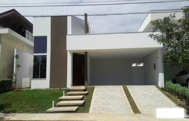 Imagem: A casa em condomínio possui 3 Dormitórios, 3 Banheiros, 2