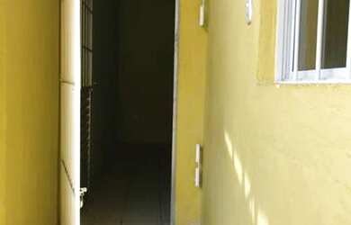 Imagem: A casa possui 3 Dormitórios, 1 Banheiro e está localizado