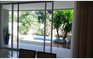 Imagem: A casa em condomínio possui 5 Dormitórios, 5 Banheiros, 3