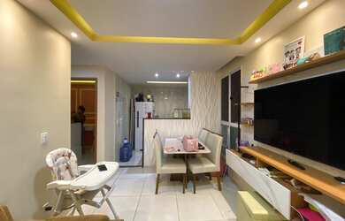 Imagem: O apartamento possui 2 Dormitórios, 1 Banheiro, 1 Vaga na garagem