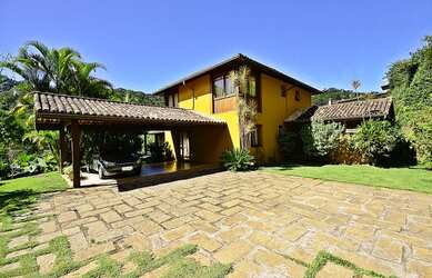 Imagem: A casa possui 5 Dormitórios, 4 Banheiros, 3 Vagas na garagem