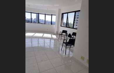 Imagem: O depósito possui 1 Vaga na garagem, 40m² de Área e está