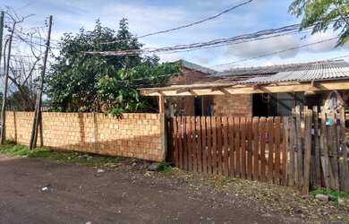 Imagem 3: Terreno com duas casas. Varanda, 1 Vaga na garageme3 Dormitórios