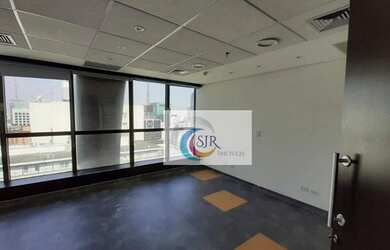 Imagem: O depósito possui 5 Vagas na garagem, 395m² de Área e está