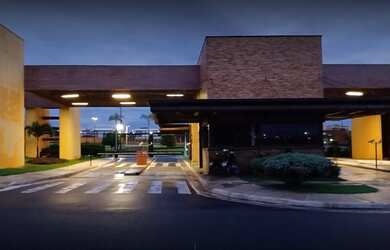 Imagem: O terreno possui 360m² de Área e está localizado em Paço