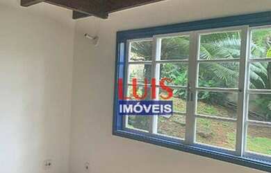 Imagem: A casa possui 3 Dormitórios, 4 Banheiros, 2 Vagas na garagem