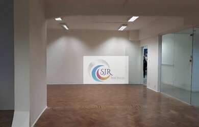 Imagem: O depósito possui 1 Vaga na garagem, 303m² de Área e está